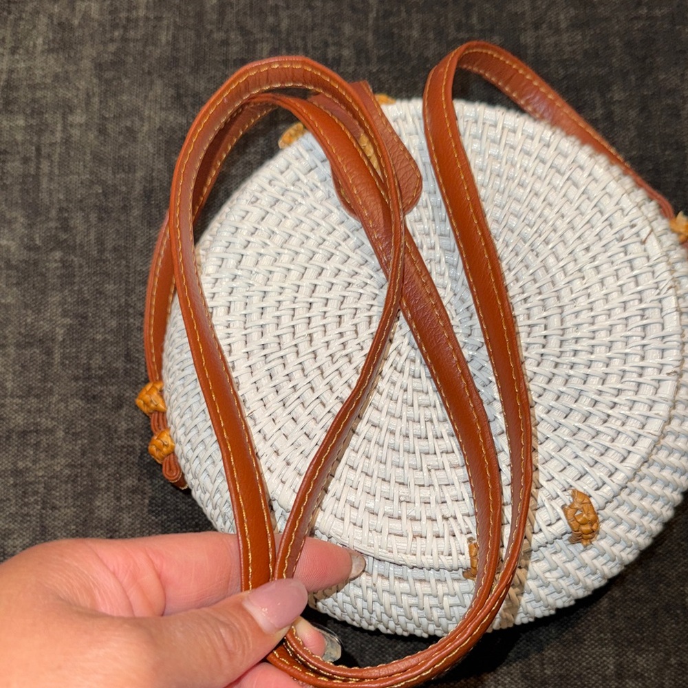 White and Brown Woven Round Bag - Picture 7 of 7